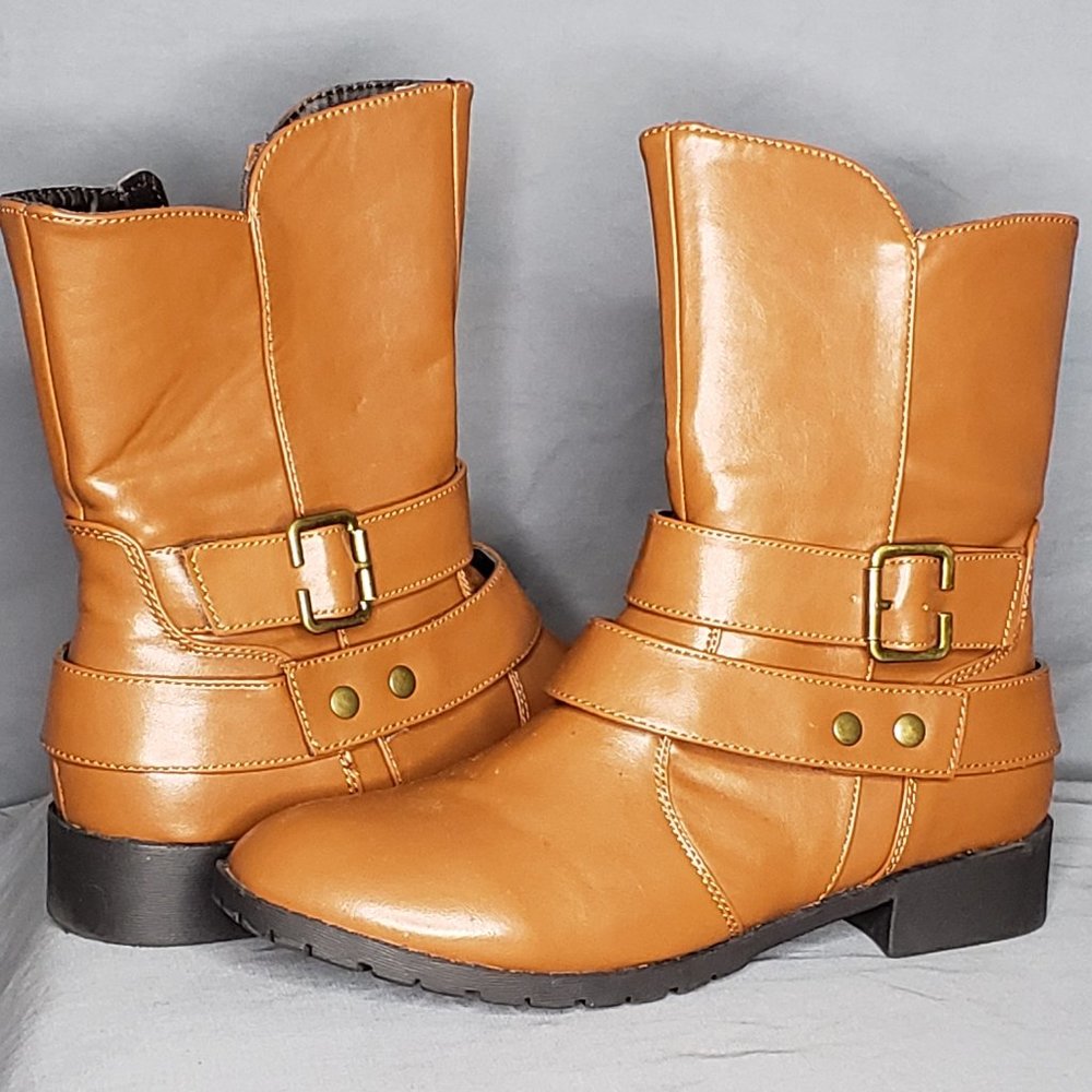 Boots - Picture 2 of 3